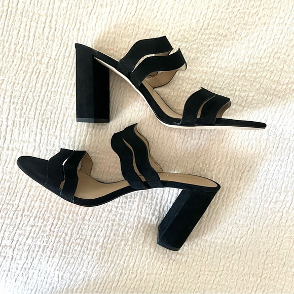 NIB Ann Taylor Tyler Wavy Suede Block Heel Sandals - Picture 4 of 8